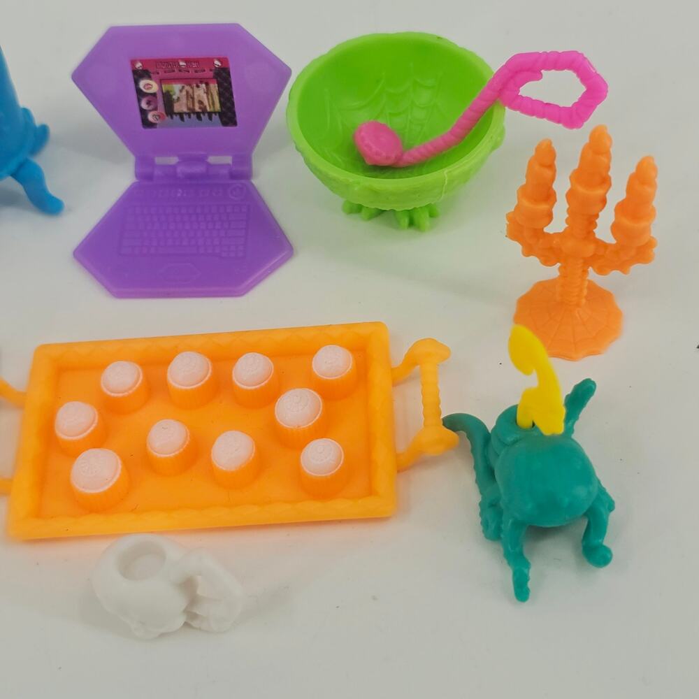 Mix Lot of 10 Monster High Freaky Fusion Catacombs Playset accesories - Picture 3 of 4